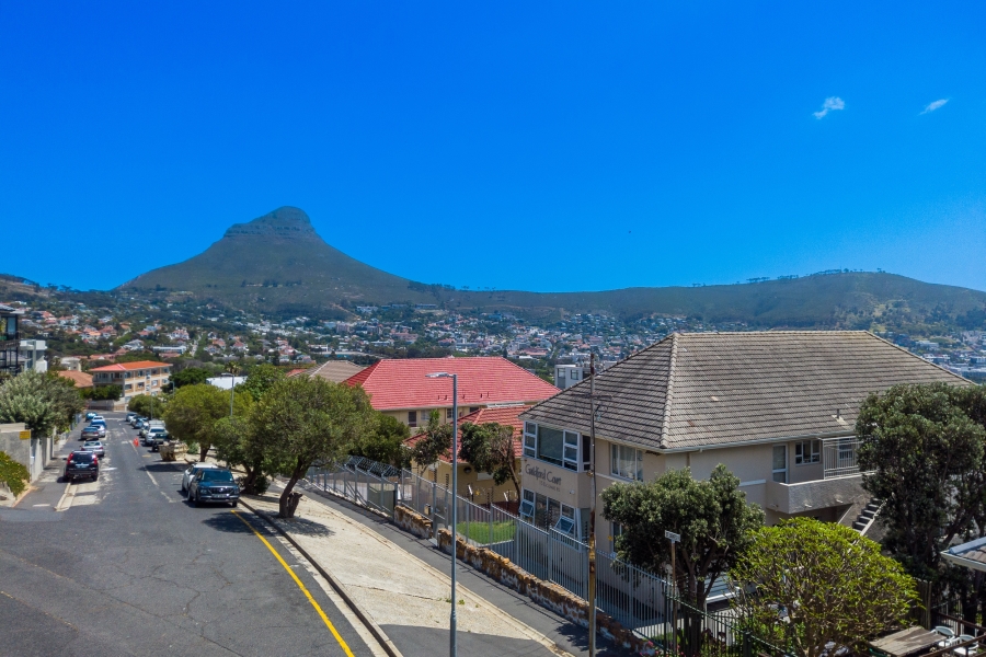 2 Bedroom Property for Sale in Vredehoek Western Cape